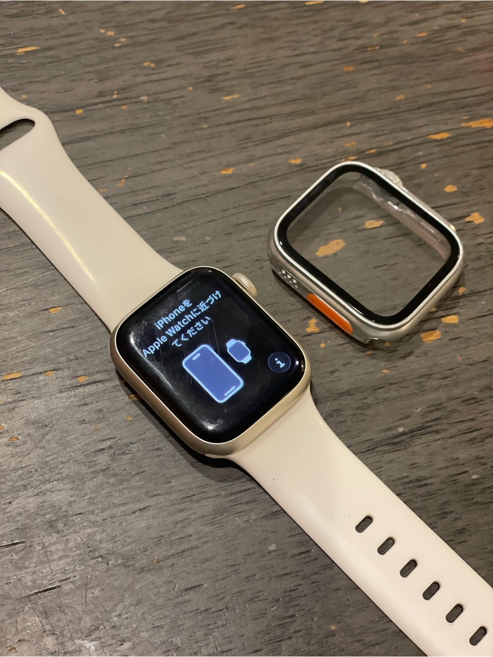 Apple Watch with White Sport Band - White series 7, 41mm GPS LTE